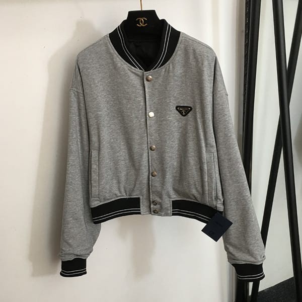 人気No1プラダ 偽物 Re-Nylon×コットン リバーシブル スタジャン puf36914
